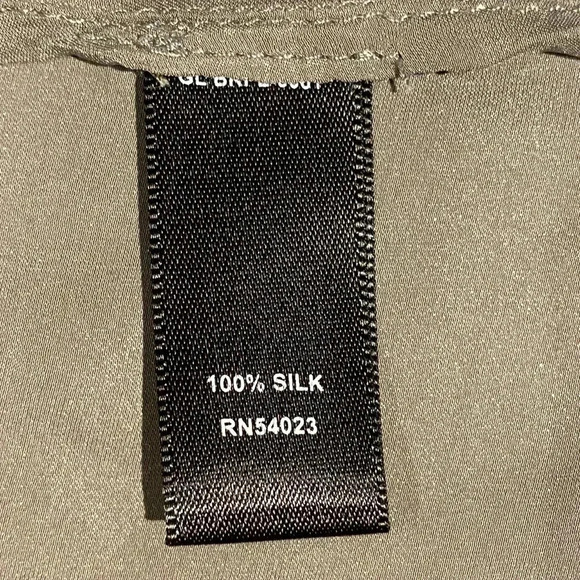 Banana Republic BR Monogram Sleeveless Silk Ruffled Tuxedo-style top, size M - Picture 5 of 9